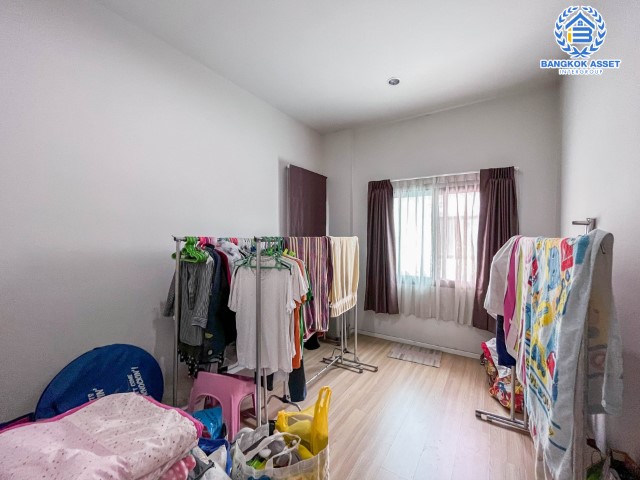 *****บ้านแฝดมือสองย่านนนทบุรี ม.เปี่ยมสุข ติวานนท์-ปากเกร็ด #หลังมุม เนื้อที่มากถึง 45.2 ตร.ว. ฟังก์ชัน 3 ห้องนอน 3 ห้องน้ำ 2 ที่จอดรถ มาพร้อมของแถมเพียบ! บนทำเลเดินทางสะดวก ใกล้รถไฟฟ้าสายสีชมพู "สถานีแจ้งวัฒนะ-ปากเกร็ด 28", โรบินสัน ศรีสมาน และทางด่วน "แจ้งวัฒนะ"